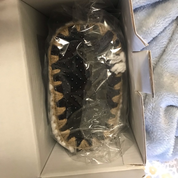 Converse crochet walking shoes size 3-6 months - Picture 4 of 5